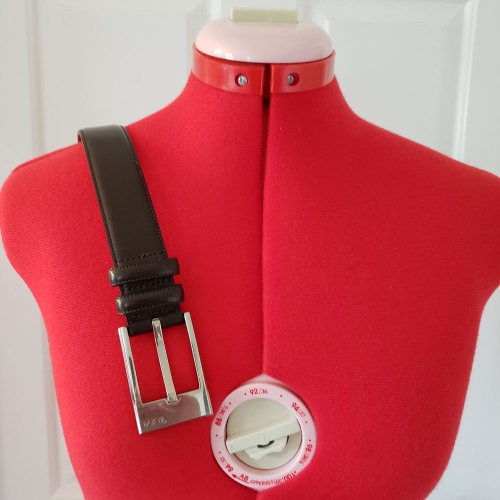 NWOT Tumi Brown Leather Belt